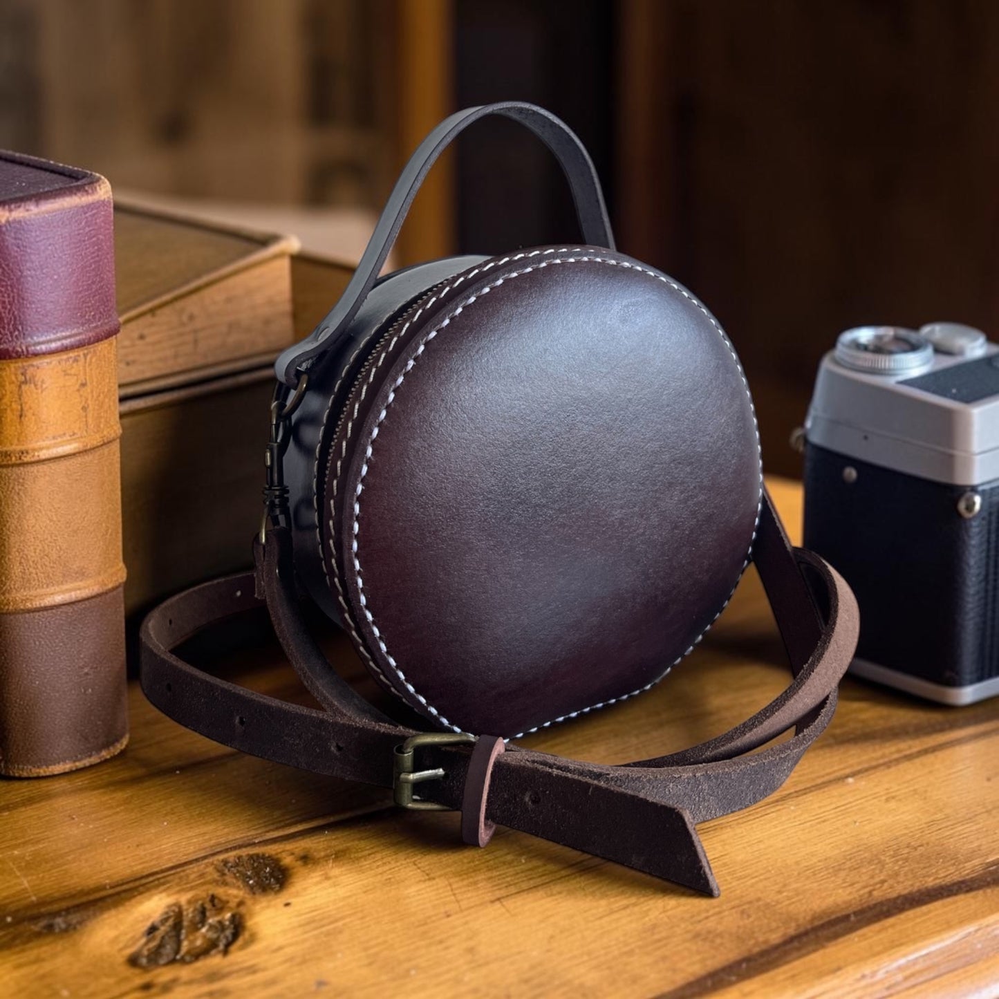 The brag shoulder sling bag (Ready to ship)