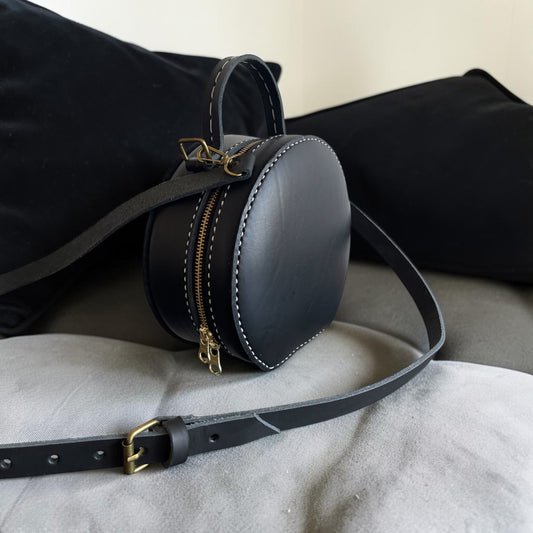The brag shoulder sling bag (Ready to ship)